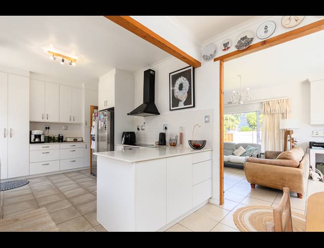 3 BEDROOM FREESTANDING FOR SALE IN MILNERTON CENTRAL